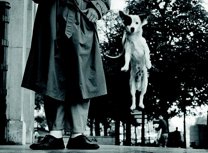 03_Paris_1989_Dog_jumping_20x24_scan_RAW_biba.jpg