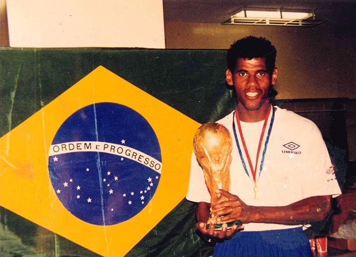 Aldair_campione_del_mondo.jpg