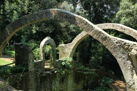Ariccia_parco_Palazzo_Chigi3.jpg