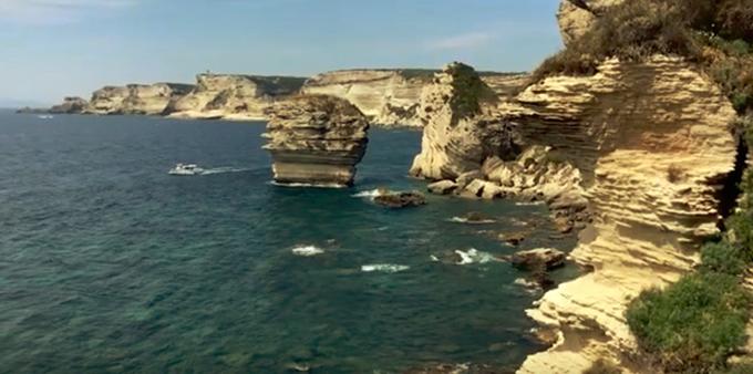Bocche_viste_dalla_Corsica.jpg