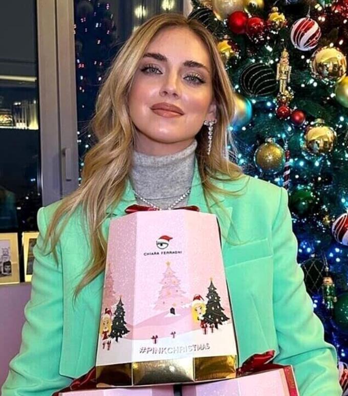 Chiara_Ferragni_pandoro.jpg