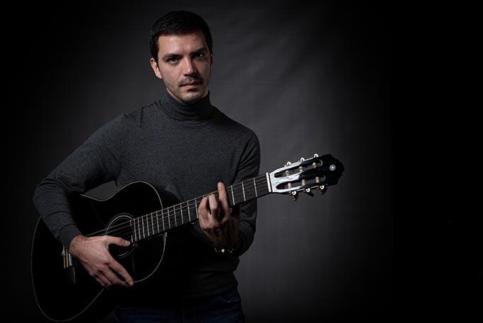 Dario_Cuomo_alla_chitarra.jpg