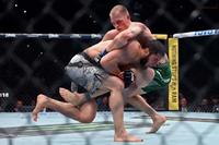 Makhachev è entrato nella storia, ma Garry lo ha fatto sudare
