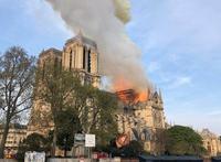 Nôtre Dame nel ricordo dell'incendio devastante di San Paolo fuori le Mura